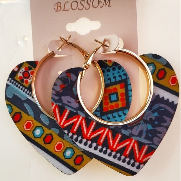 Round wooden earrings, heart-shaped wood and alloy earrings - Picture 2 of 3